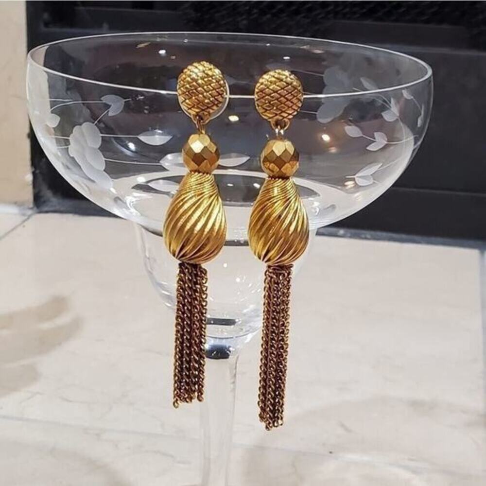 Treska‎ VINTAGE style gold tone dangle earrings